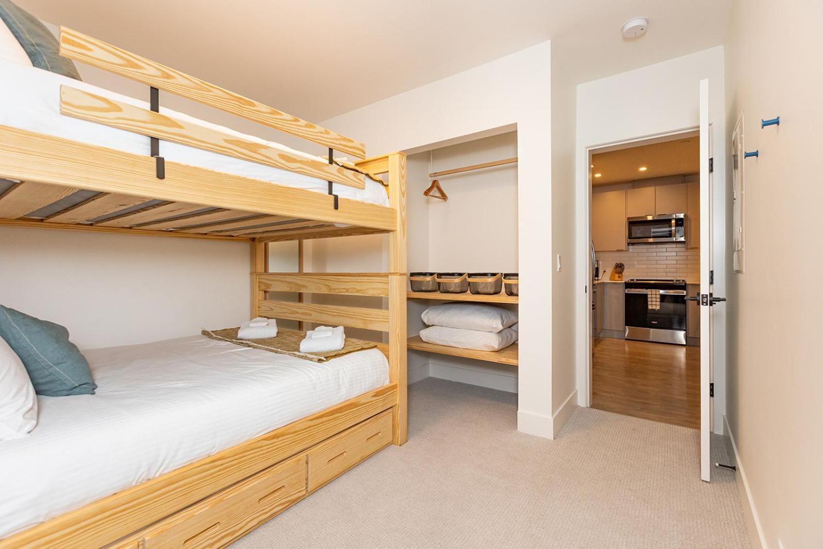 Tally Ho By Revelstoke Vacations Εξωτερικό φωτογραφία