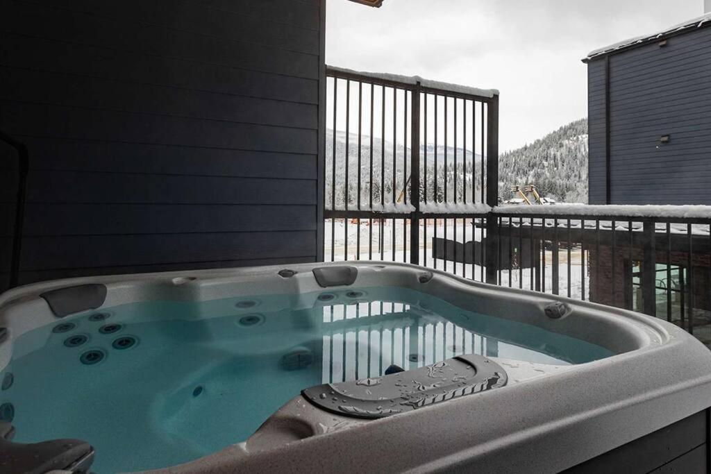 Tally Ho By Revelstoke Vacations Εξωτερικό φωτογραφία