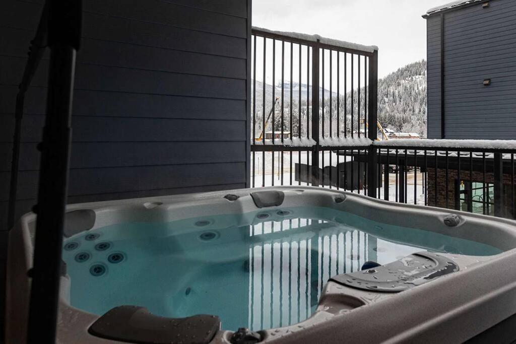 Tally Ho By Revelstoke Vacations Εξωτερικό φωτογραφία