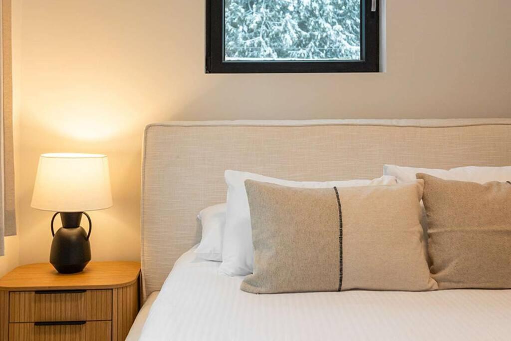 Tally Ho By Revelstoke Vacations Εξωτερικό φωτογραφία