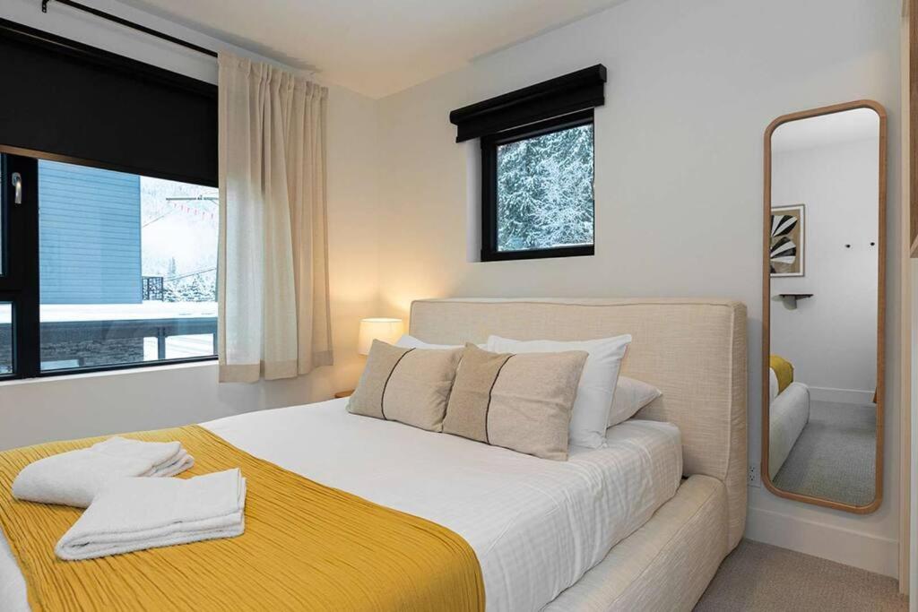 Tally Ho By Revelstoke Vacations Εξωτερικό φωτογραφία