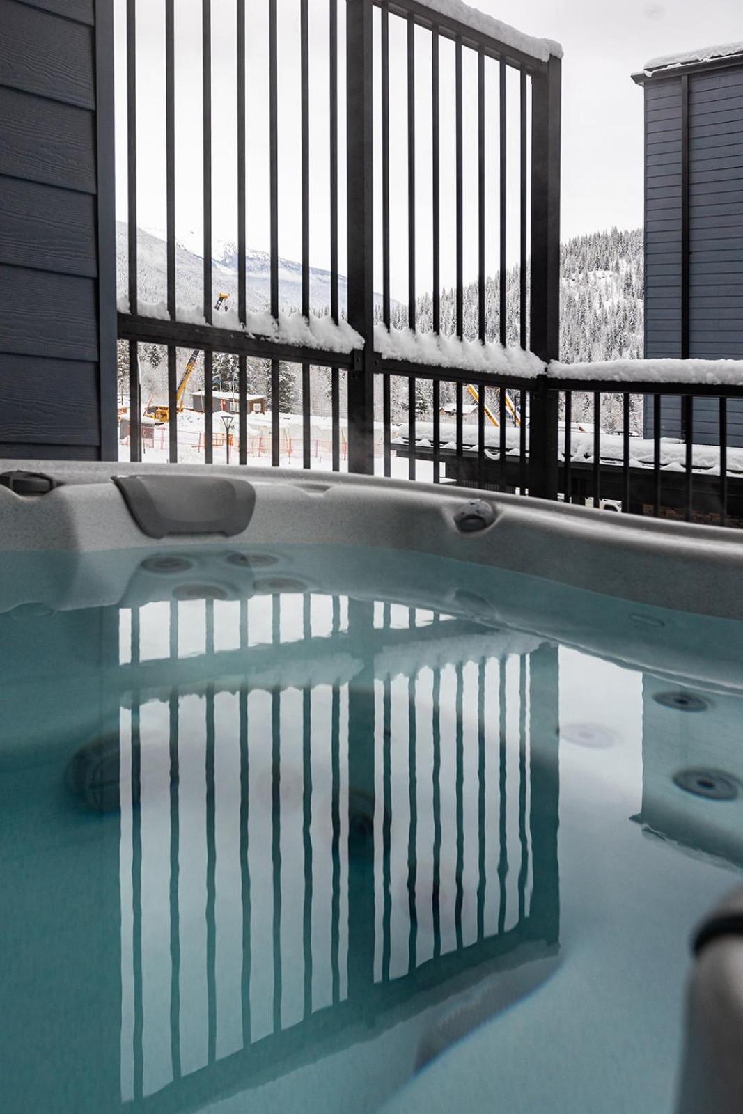 Tally Ho By Revelstoke Vacations Εξωτερικό φωτογραφία