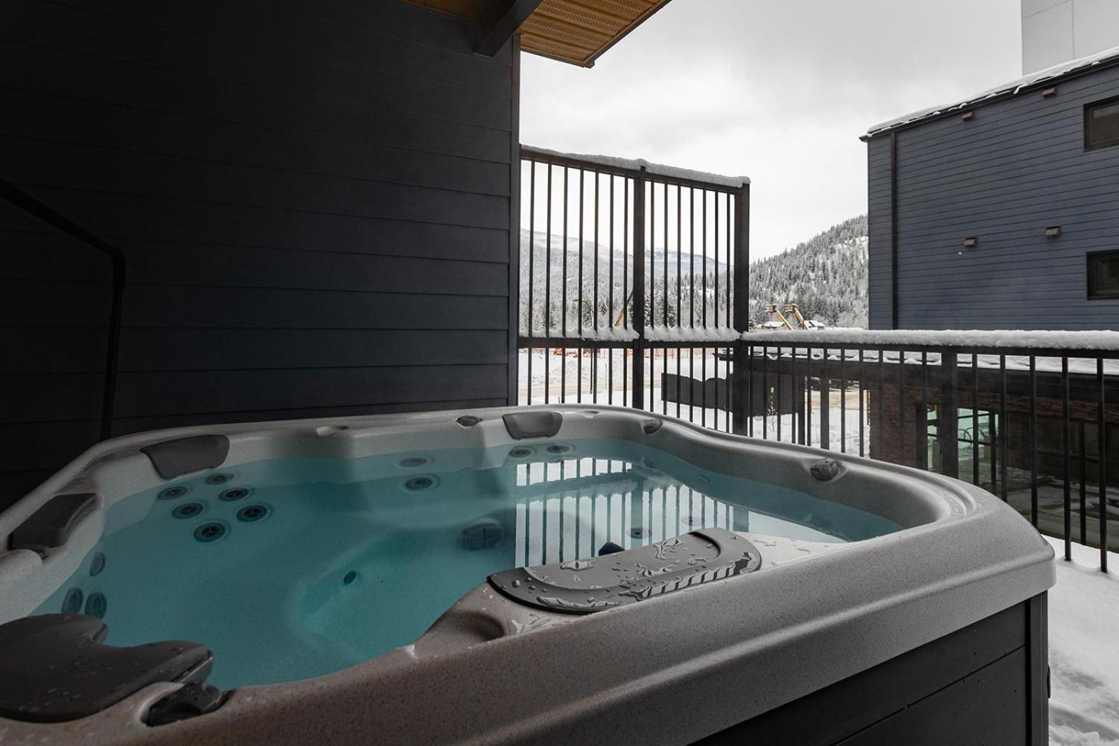 Tally Ho By Revelstoke Vacations Εξωτερικό φωτογραφία