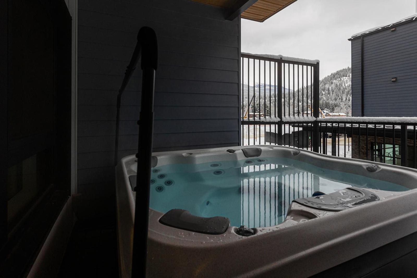 Tally Ho By Revelstoke Vacations Εξωτερικό φωτογραφία