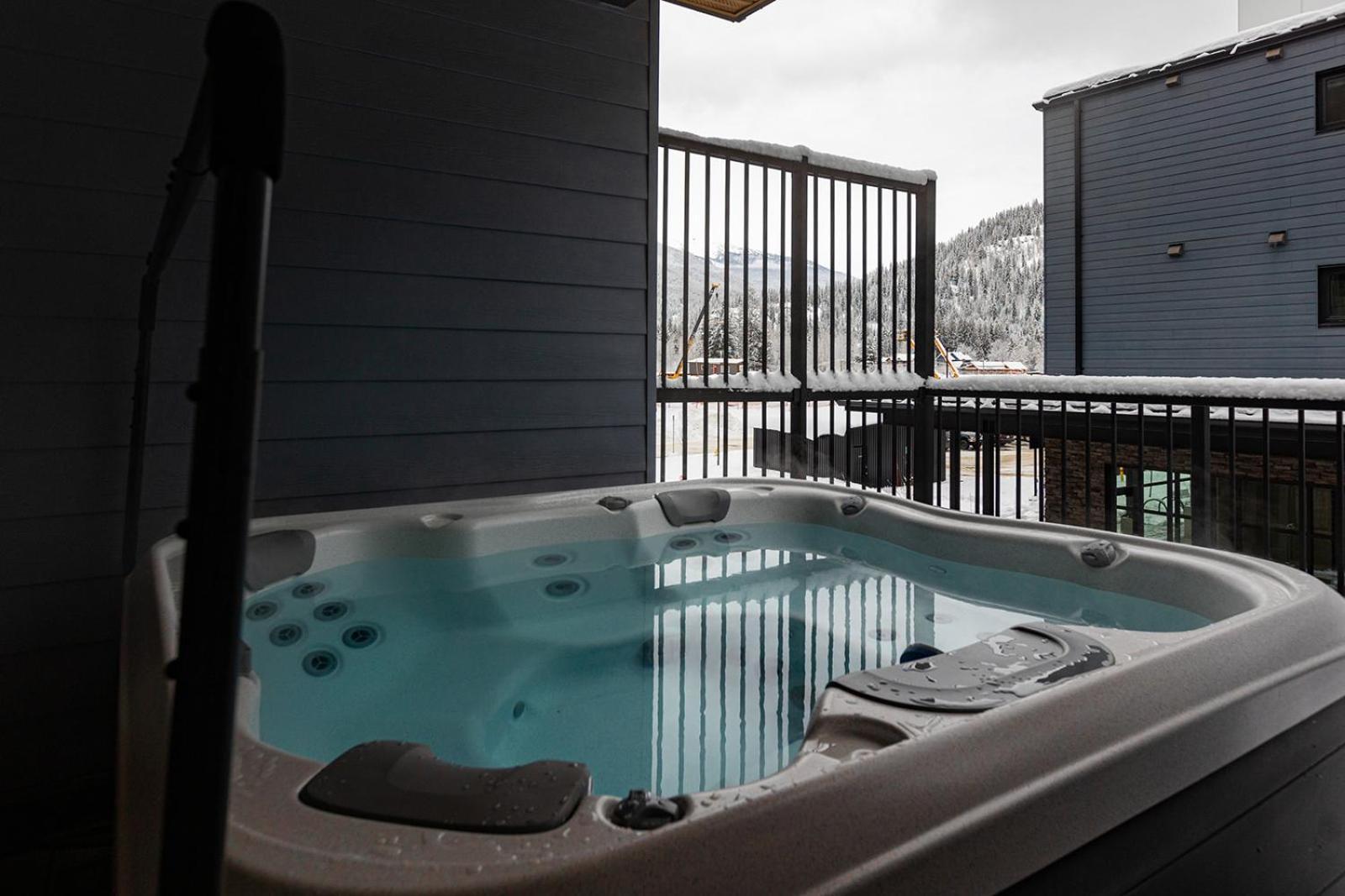 Tally Ho By Revelstoke Vacations Εξωτερικό φωτογραφία